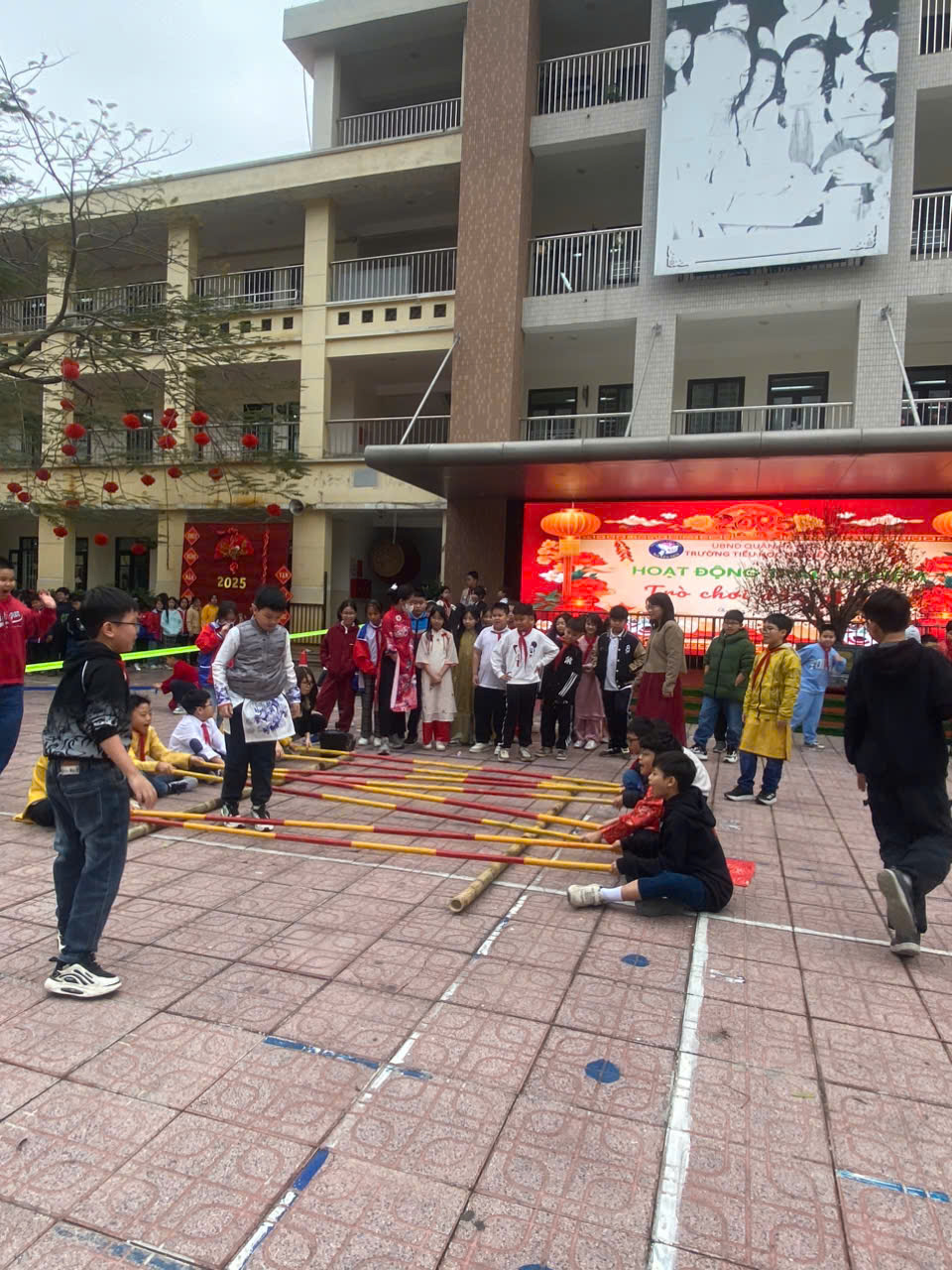 Ngày hội đầu năm tưng bừng tại Tiểu học Nguyễn Trãi!